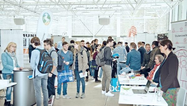 Bo-Career-Day-Firmenkontaktmesse-Bochum-4-600x340-1